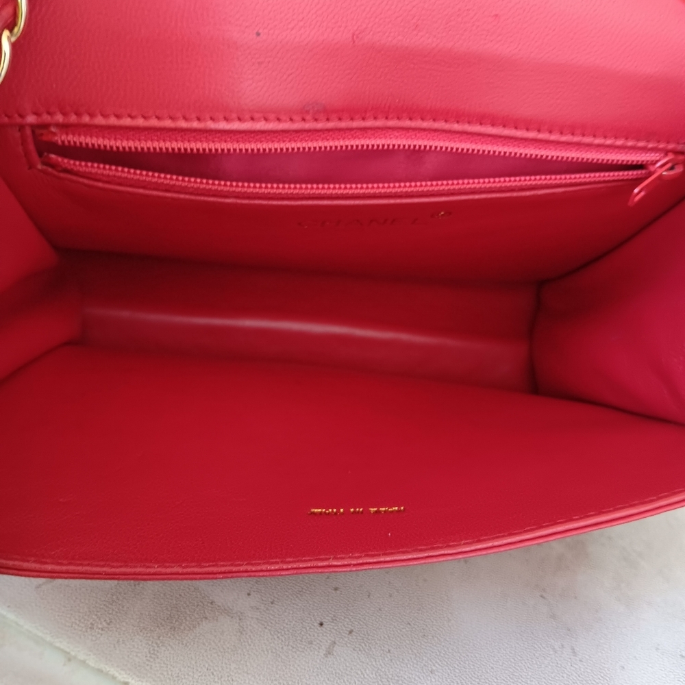 ​🌹 RARE CHANEL Vintage Red Lambskin Diana Flap Bag - 24K Gold Hardware 🌹 - Picture 15 of 17
